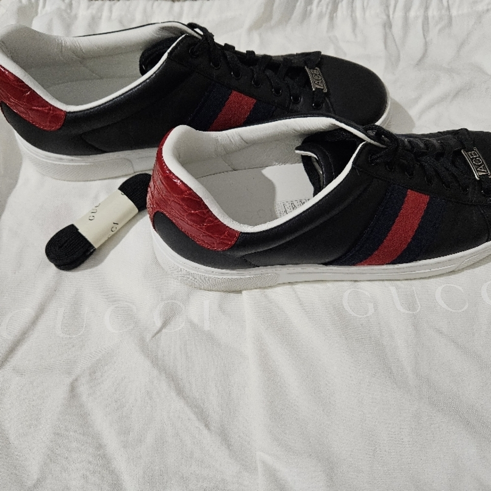 Gucci Men's Black and Red Sneakers